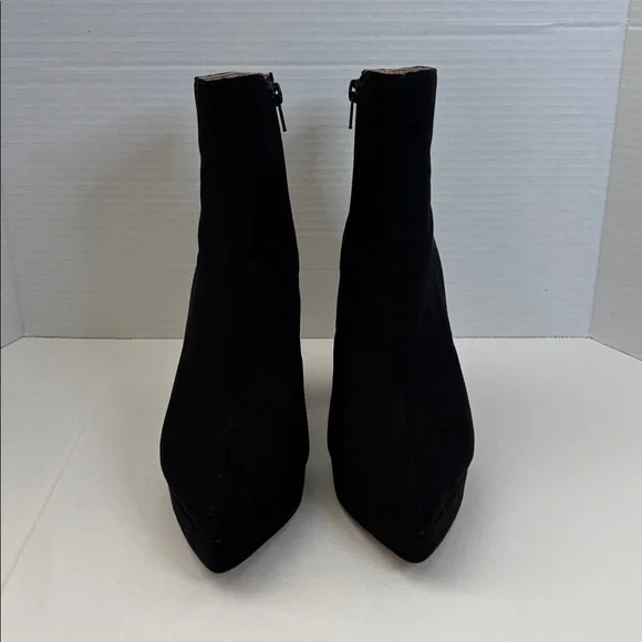 🔵”LIKE NEW” Betsey Johnson Black Ankle Boots with Colorful Heels - Picture 7 of 12